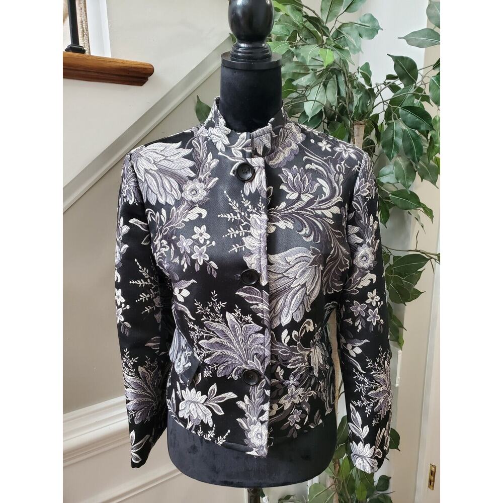 Tapemeasure Women's Black White Floral Long Sleeve Three Button Casual Jacket 16